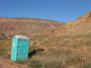 wutbike10-38-RJ scenic toilet Moab Fault.jpg (310106 bytes)